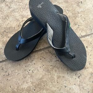 Sanuk Black Sandals with Cushioned Soles and Textured Footbed